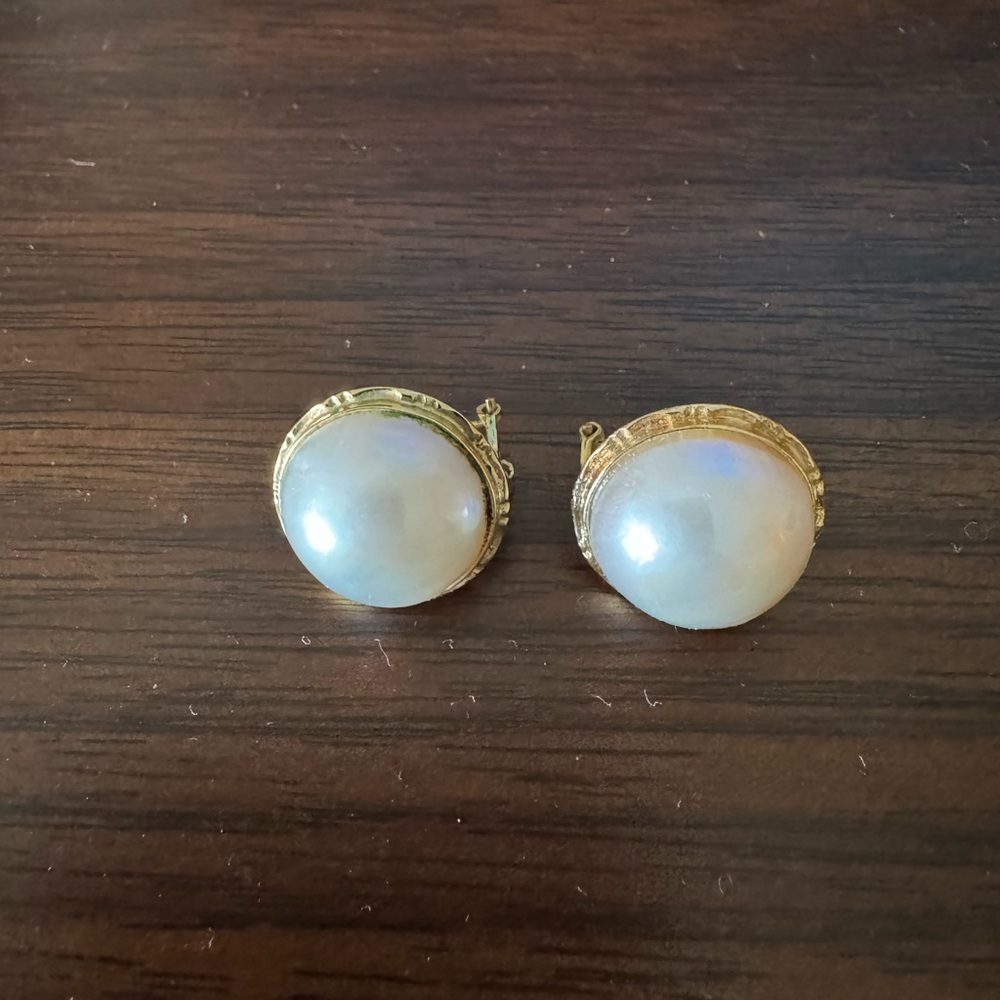 14K Gold Mobe Pearl Earrings